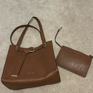 Calvin Klein women’s shoulder bag with pouch